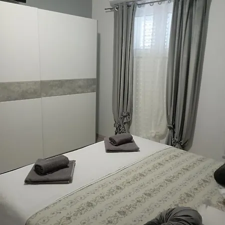 Pia Apartment Dugi Rat Exterior photo